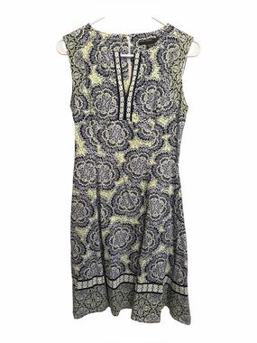 Maggy London Navy and Lime Fully Lined Floral Shift Dress. Size 6.